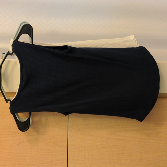 Banana Republic tanks 🛍️BOGO $10 Items - Picture 4 of 6